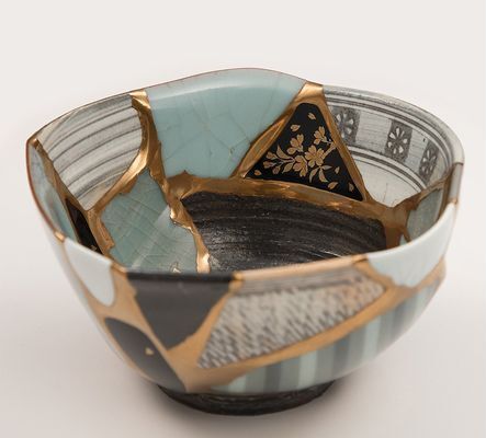 Kintsugi-nghệ thuật vá gốm bằng vàng tôn vinh vẻ đẹp của sự bất toàn