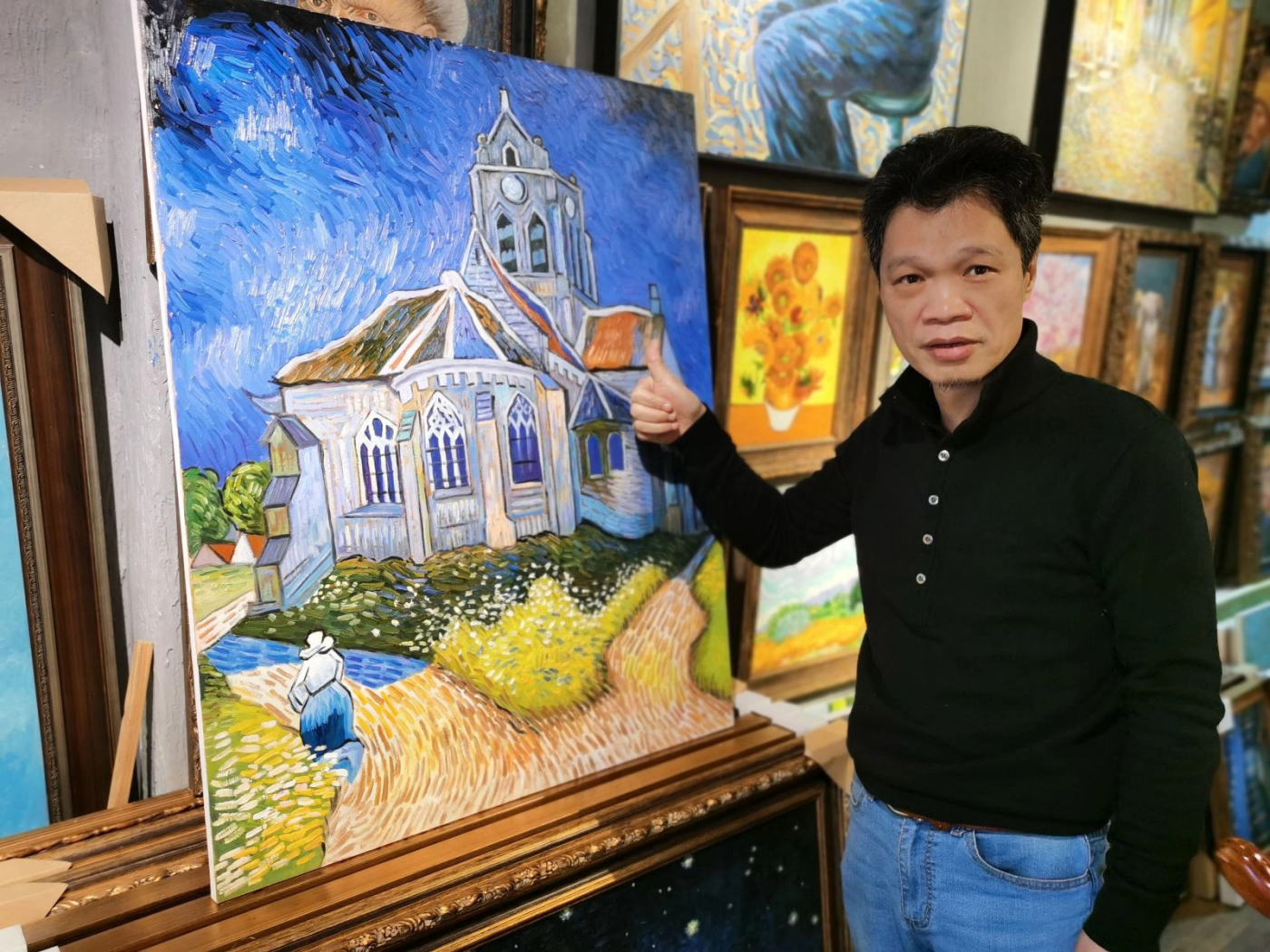 Làng tranh giả lớn nhất thế giới và hành trình tìm thấy chính mình của thợ vẽ sau 20 năm chép tranh Van Gogh