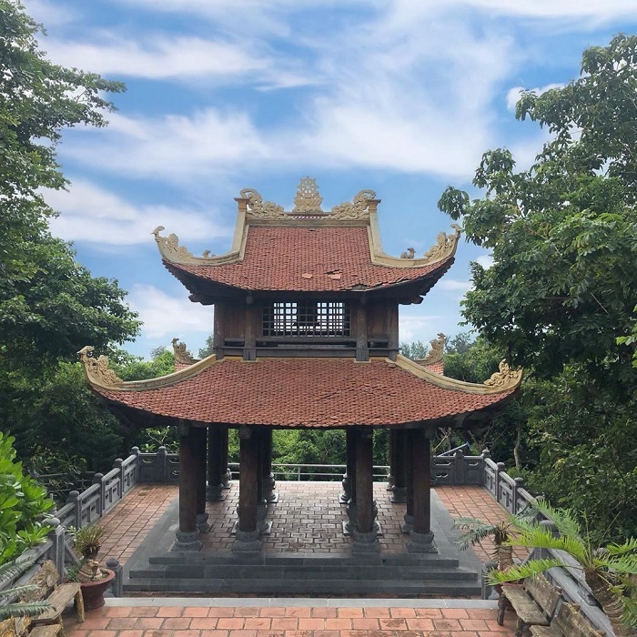 KHÔNG THẮP HƯƠNG, KHÔNG BÁI LẠY MÀ VẪN ĐƯỢC PHÚC BÁO