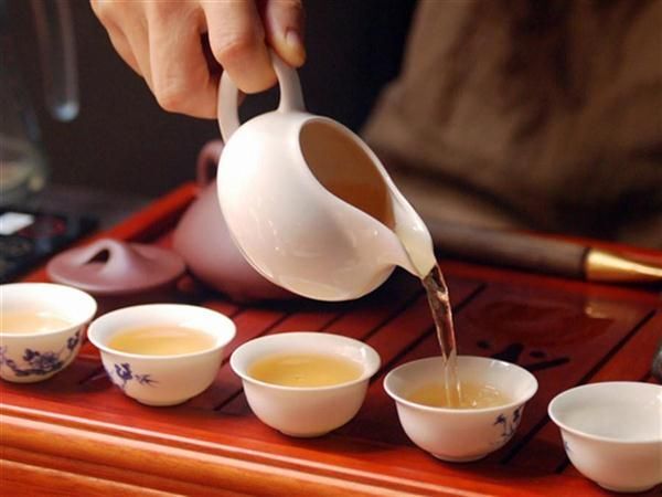 Nghệ thuật pha trà của người Việt