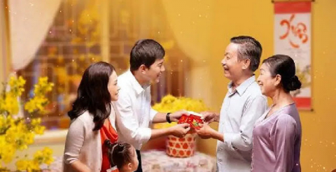 TIỀN LÌ XÌ NÊN PHÁT ĐẾN MẤY TUỔI THÌ DỪNG LẠI? ĐỪNG VƯỢT QUÁ MỐC ẤY, KẺO CẢ HAI BÊN ĐỀU NGẠI