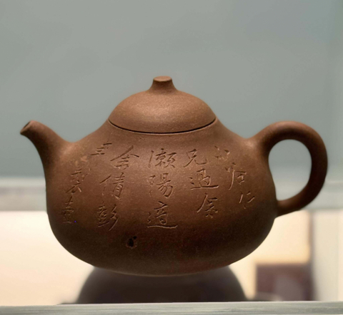 Ấm Mạn Sinh