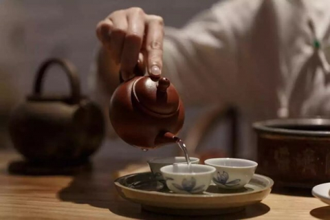 Lễ tiết “rượu đầy trà vơi”: Văn hóa ứng xử tinh tế của người xưa